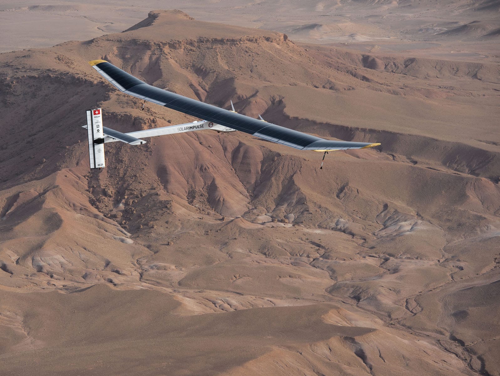Solar Impulse飛機，翱翔於摩洛哥沙漠上空