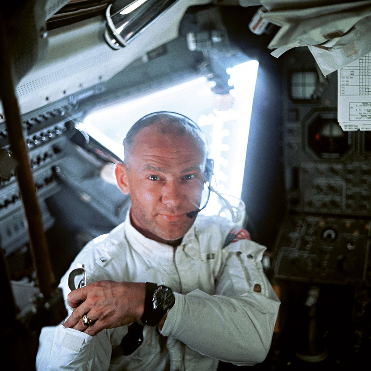 登月艙駕駛艙內的巴茲‧艾德林