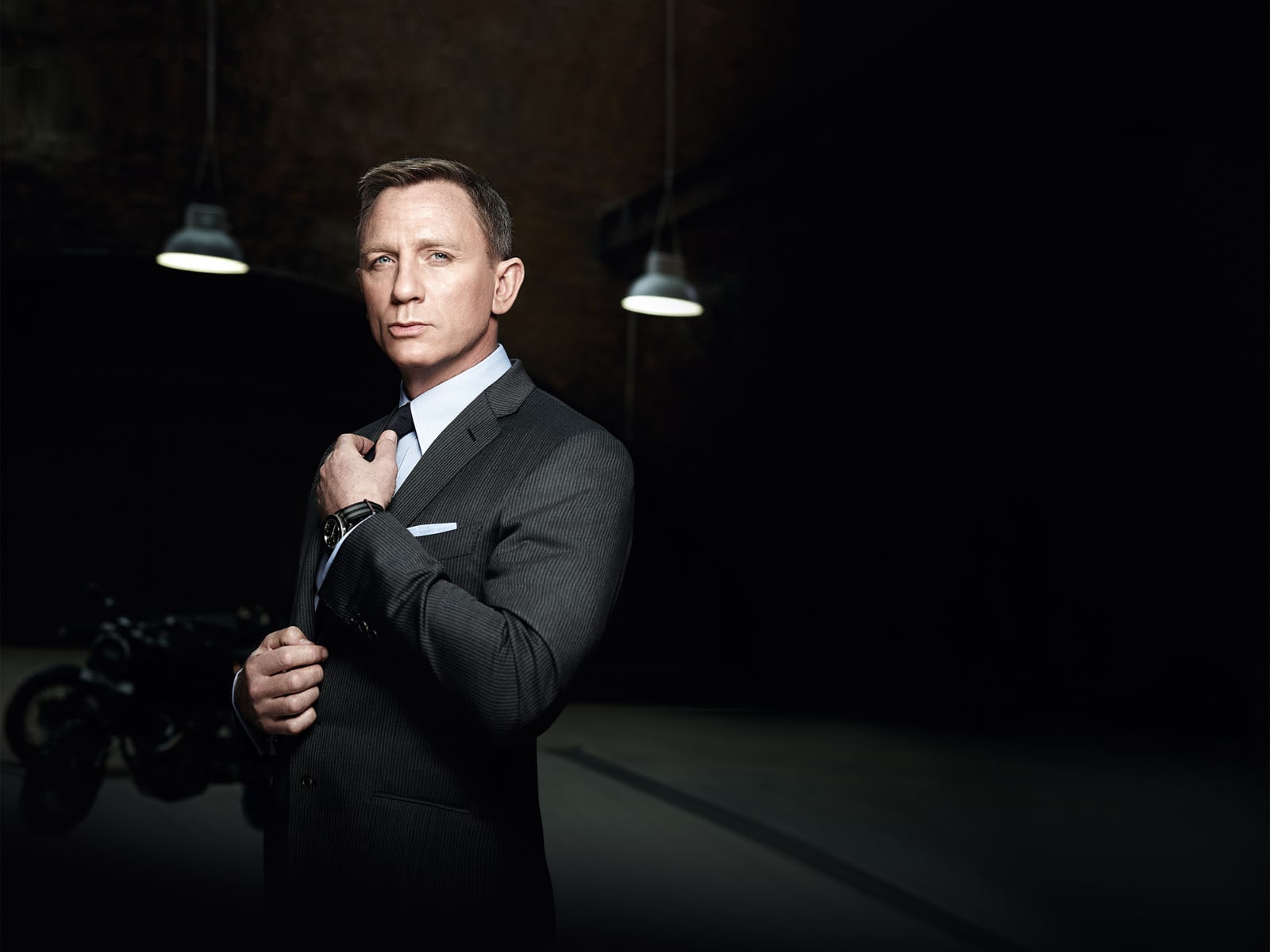 代號007的詹姆士‧龐德於電影《007惡魔四伏》中佩戴歐米茄海馬300腕錶
