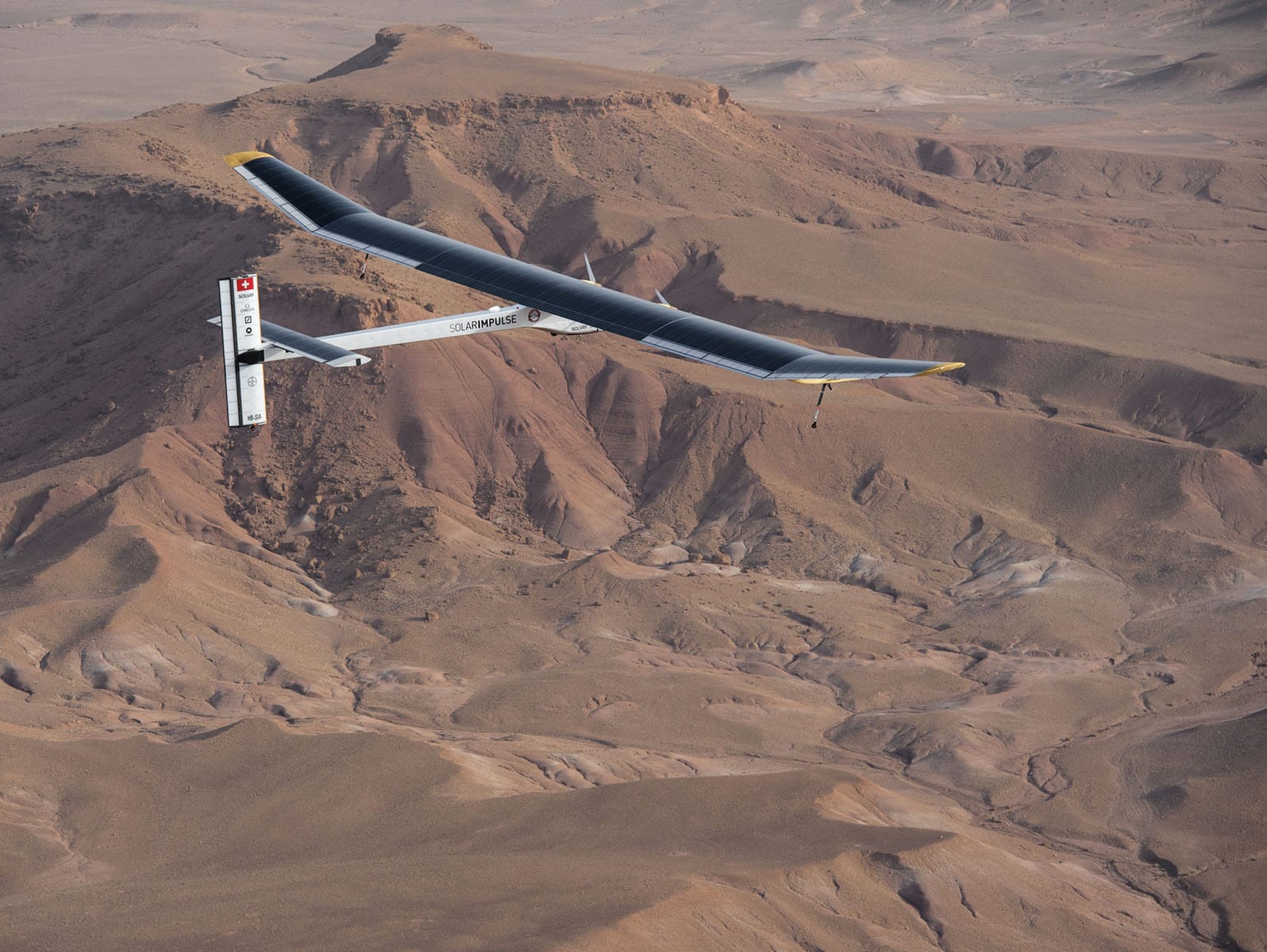 Solar Impulse飛機，翱翔於摩洛哥沙漠上空